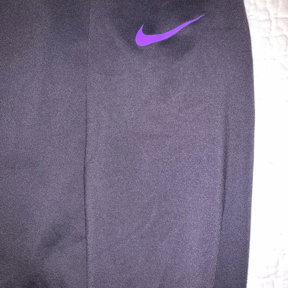 Nike women’s half zip top - Picture 3 of 4